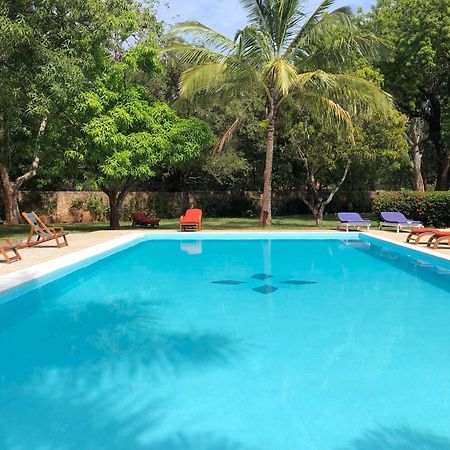 Petwac Oasis Hotell Malindi Exteriör bild